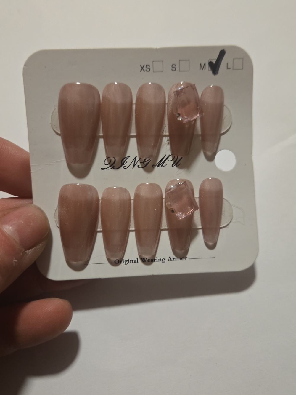 Dingmu Nude Pink Press-On Nail Set with Gem Accent